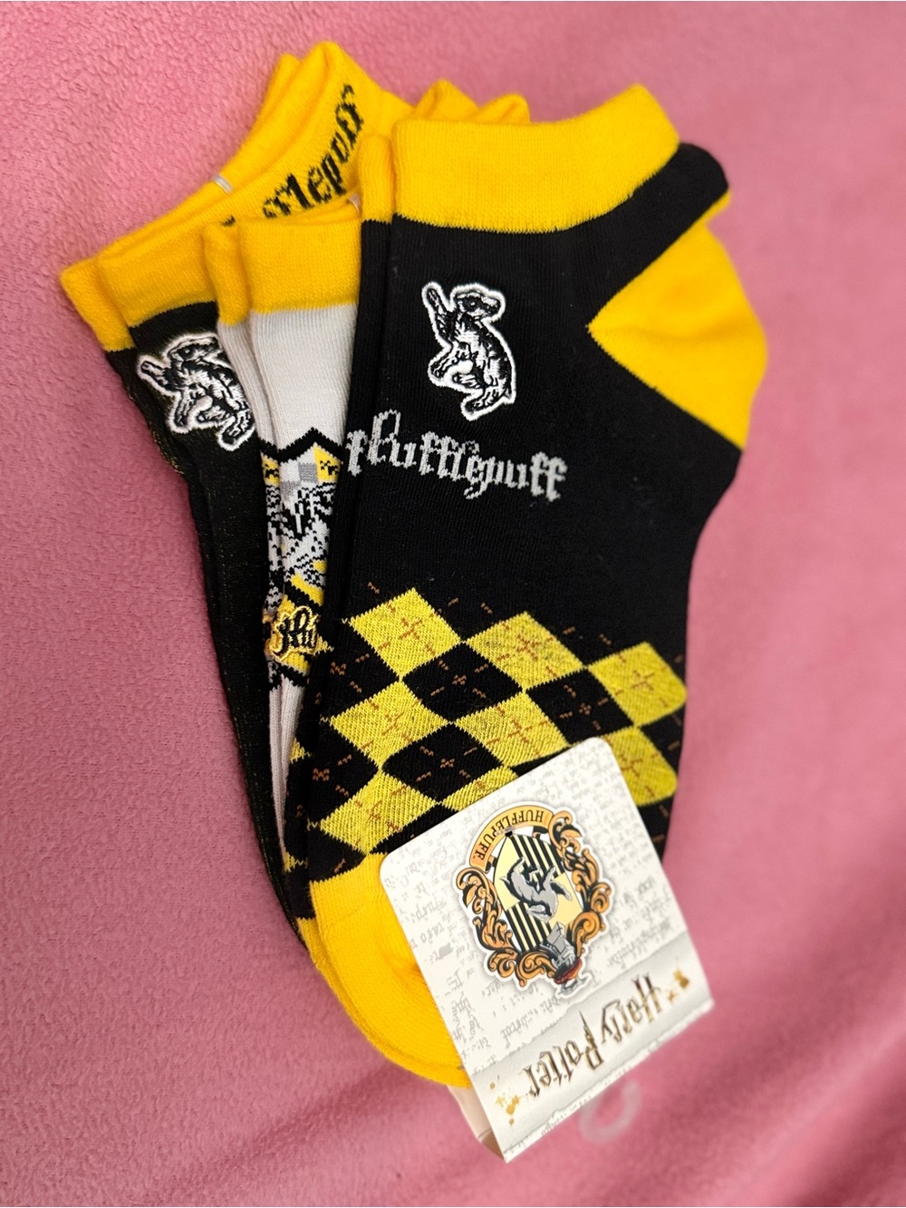 Warner Bros. Hufflepuff Low-Cut Argyle Socks in Yellow & Black